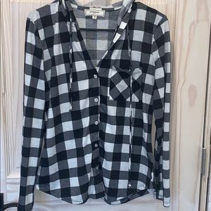 Black and white plaid shirt size medium